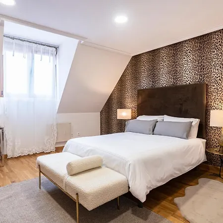 De La Guardia Rosal Apartment *